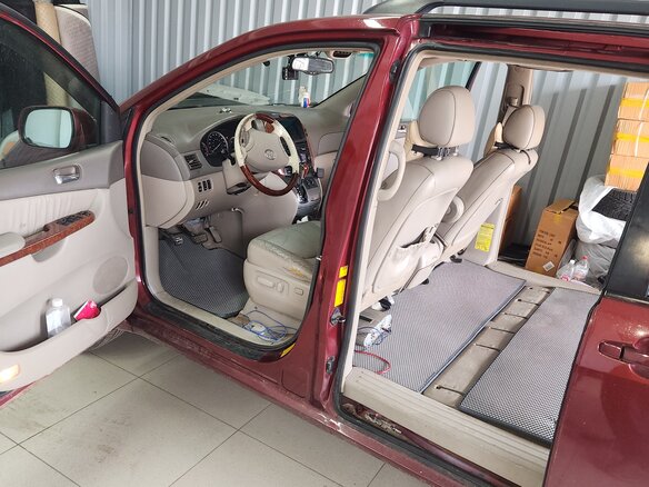 2005 Toyota Sienna II, красный, 1299000 рублей - вид 9
