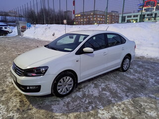 2015 Volkswagen Polo V Рестайлинг, белый, 530000 рублей, вид 1