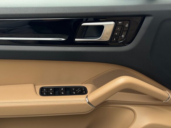 2020 Porsche Cayenne III, чёрный, 7500000 рублей - вид 12