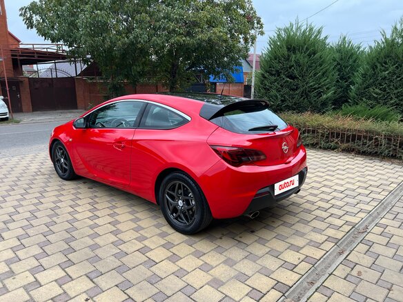 2013 Opel Astra GTC J Рестайлинг, красный, 899999 рублей - вид 3