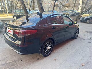 2016 Kia Rio III Рестайлинг, чёрный, 900000 рублей, вид 3