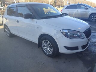 2012 Skoda Fabia II Рестайлинг, белый, 650000 рублей, вид 3