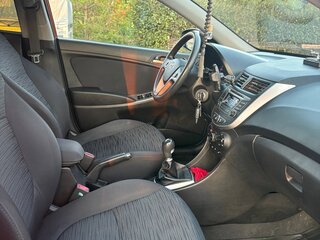2014 Hyundai Solaris I Рестайлинг, красный, 955999 рублей, вид 5