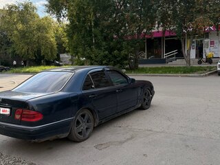 1996 Mercedes-Benz E-Класс 230 II (W210, S210), зелёный, 300000 рублей, вид 2