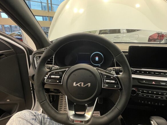 2021 Kia Ceed III Рестайлинг, белый, 2700000 рублей - вид 17