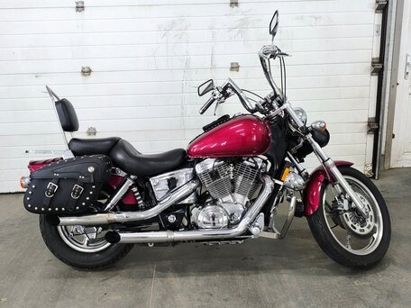2006 Honda VT 1100, пурпурный, 475000 рублей, вид 3
