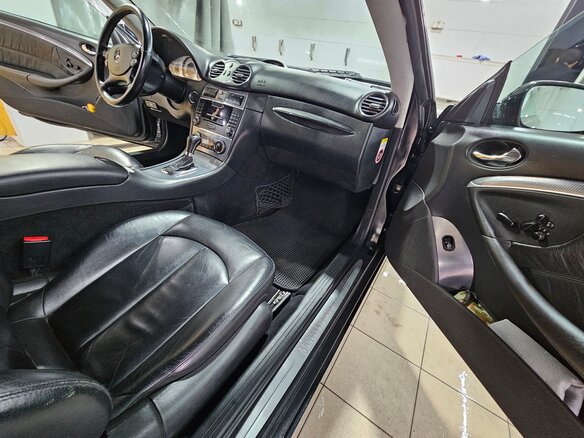 2006 Mercedes-Benz CLK-Класс 200 II (W209) Рестайлинг, чёрный, 700000 рублей - вид 19