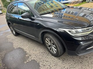 2022 Volkswagen Tiguan II Рестайлинг, чёрный, 3350000 рублей, вид 3