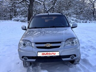 2014 Chevrolet Niva I Рестайлинг, серебристый, 750000 рублей, вид 3