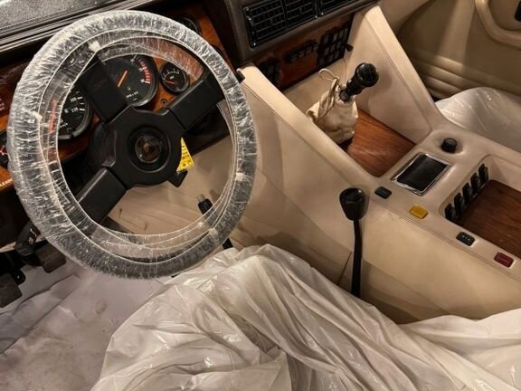 1990 Lamborghini LM002, чёрный - вид 9