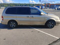 2004 Kia Carnival I Рестайлинг, бежевый, 620000 рублей - вид 3