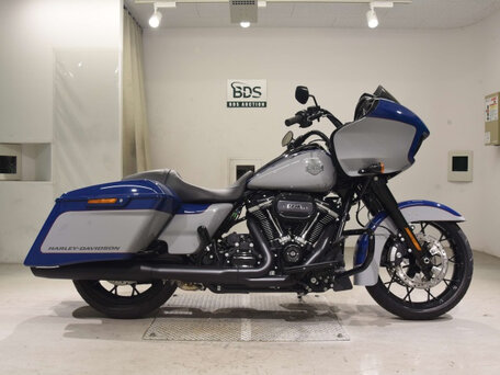 2023 Harley-Davidson Road Glide, серебристый, 2900000 рублей, вид 1