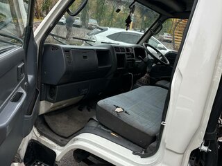 1995 Toyota Toyoace, белый, 990000 рублей, вид 3