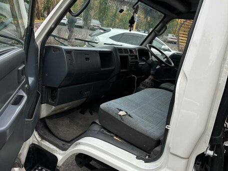 1995 Toyota Toyoace, белый, 990000 рублей, вид 3
