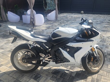 2006 Yamaha YZF-R1, белый, 650000 рублей, вид 4