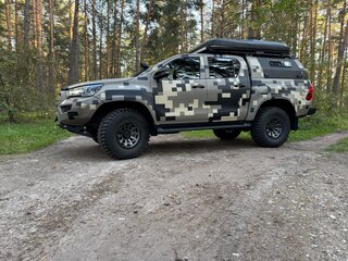 2023 Toyota Hilux VIII Рестайлинг 2, чёрный, 12000000 рублей, вид 5