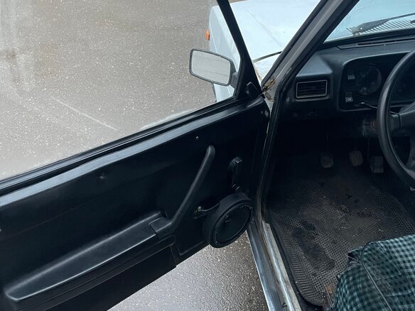 1999 Lada (ВАЗ) 2105, белый, 75000 рублей - вид 5