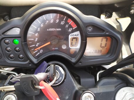 2010 Suzuki SFV 650 Gladius, белый, 350000 рублей, вид 3