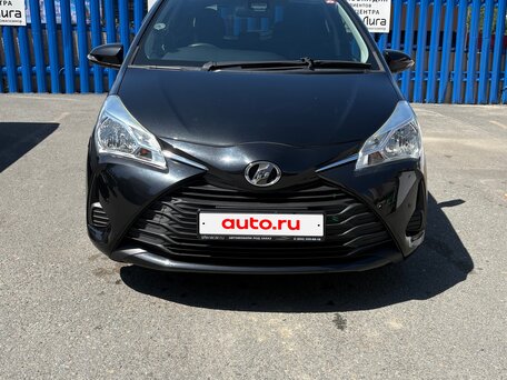 2017 Toyota Vitz III (XP130) Рестайлинг 2, чёрный, 795000 рублей, вид 3