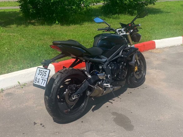 2013 Triumph Street Triple, чёрный, 700000 рублей - вид 3