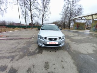 2015 Hyundai Solaris I Рестайлинг, серебристый, 900000 рублей, вид 3