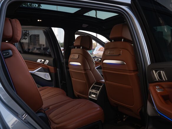 2022 BMW X7 M60i I (G07) Рестайлинг, серый, 17850000 рублей - вид 17