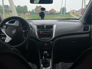 2014 Hyundai Solaris I, белый, 700000 рублей, вид 3