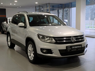 2016 Volkswagen Tiguan I Рестайлинг, серебристый, 1097000 рублей, вид 3