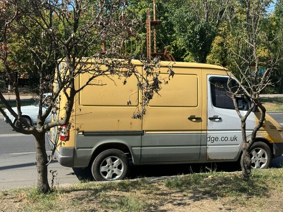 2002 Mercedes-Benz Sprinter, жёлтый, 900000 рублей - вид 3