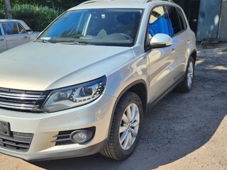 2015 Volkswagen Tiguan I Рестайлинг, серебристый, 1805000 рублей, вид 1
