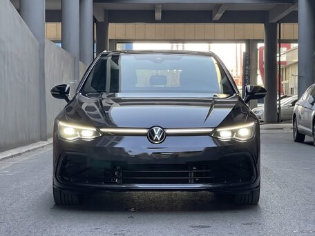 2022 Volkswagen Golf VIII, чёрный, 1884000 рублей, вид 1