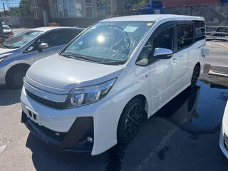 2019 Toyota Noah III (R80) Рестайлинг, белый, 2850000 рублей, вид 2