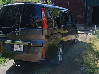 2018 Honda Stepwgn V Рестайлинг, серый, 1825000 рублей, вид 4