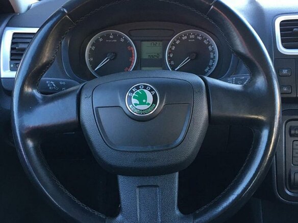 2009 Skoda Fabia II, красный - вид 5