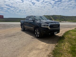 2022 Ram 1500 Quad Cab V, чёрный, 6200000 рублей, вид 2