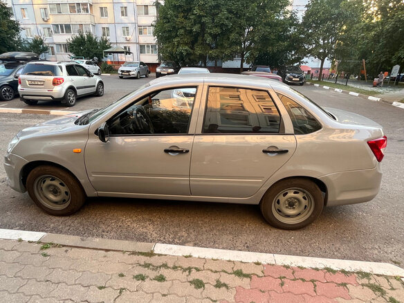 2013 Lada (ВАЗ) Granta I, серебристый, 420000 рублей - вид 4