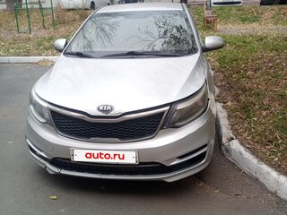 2016 Kia Rio III Рестайлинг, серебристый, 600000 рублей, вид 1
