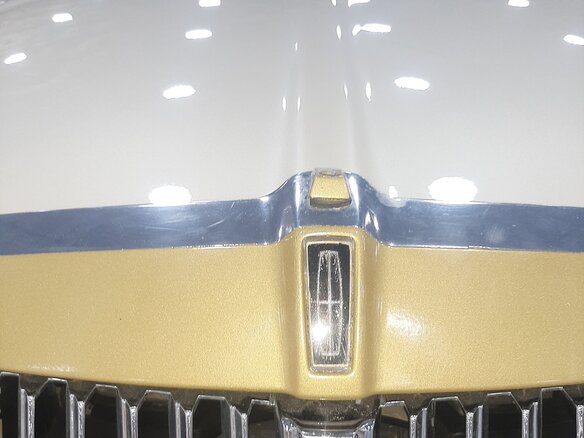 1999 Lincoln Town Car III, бежевый, 3000000 рублей - вид 5