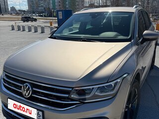 2021 Volkswagen Tiguan II Рестайлинг, золотистый, 2750000 рублей, вид 1