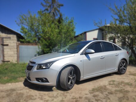 2010 Chevrolet Cruze I, серебристый, 680000 рублей, вид 2