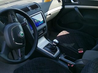 2011 Skoda Octavia II (A5) Рестайлинг, белый, 1000000 рублей, вид 4