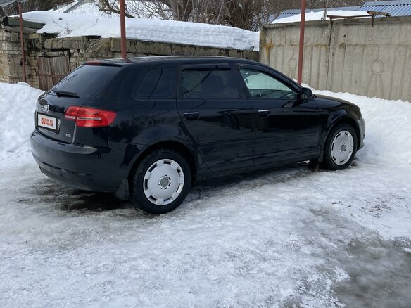 2011 Audi A3 II (8P) Рестайлинг 2, чёрный - вид 4