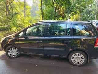2011 Opel Zafira B Рестайлинг, чёрный, 700000 рублей, вид 5