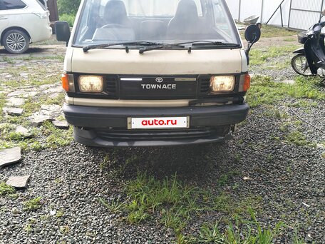1990 Toyota TownAce, белый, 370000 рублей, вид 3