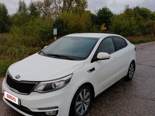 2016 Kia Rio III Рестайлинг, белый, 850000 рублей, вид 1