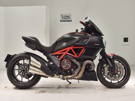 2015 Ducati Diavel Carbon, красный, 1550000 рублей, вид 5