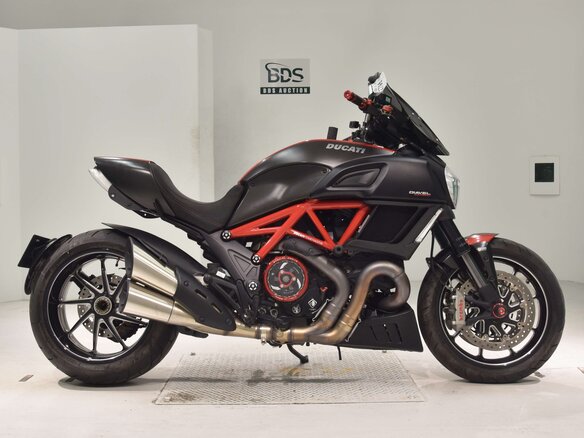 2015 Ducati Diavel Carbon, красный, 1550000 рублей - вид 4