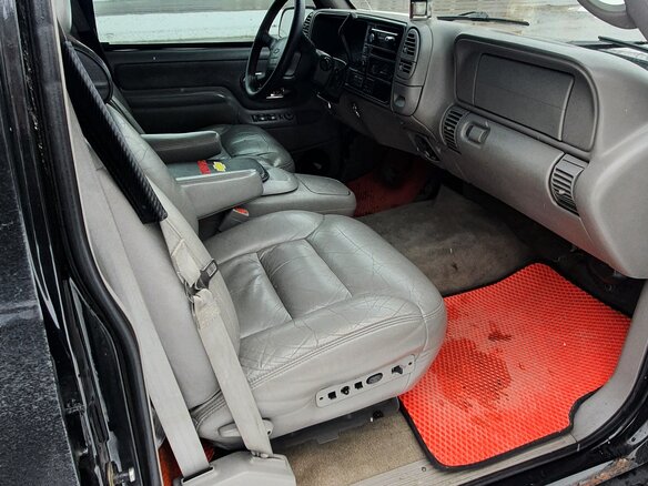 1997 Chevrolet Tahoe I, чёрный, 1300000 рублей - вид 8
