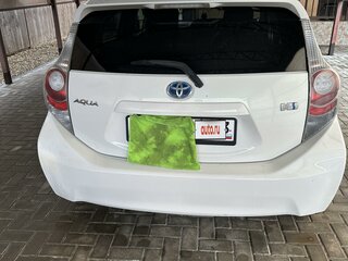 2013 Toyota Aqua I, белый, 1100000 рублей, вид 3