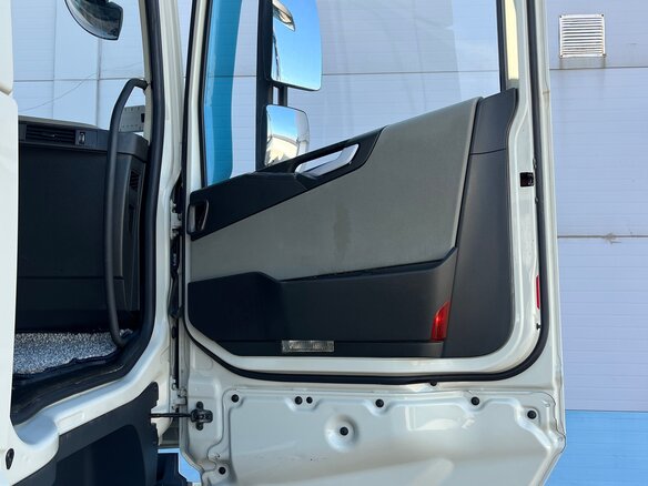 2015 Volvo FH, серый, 7250000 рублей - вид 18